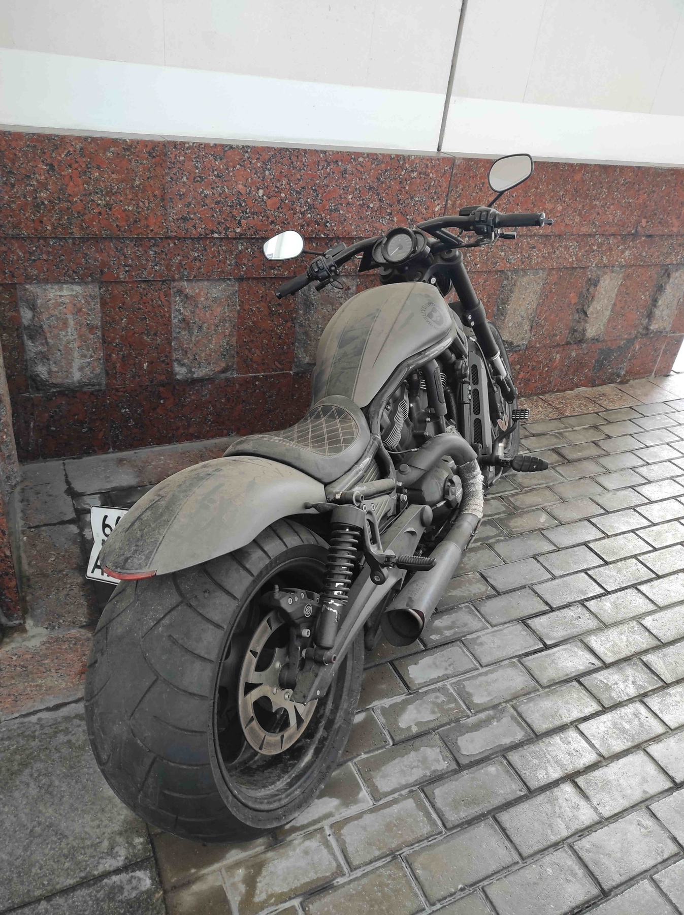 Пыльный Harley-Davidson мотоцикл