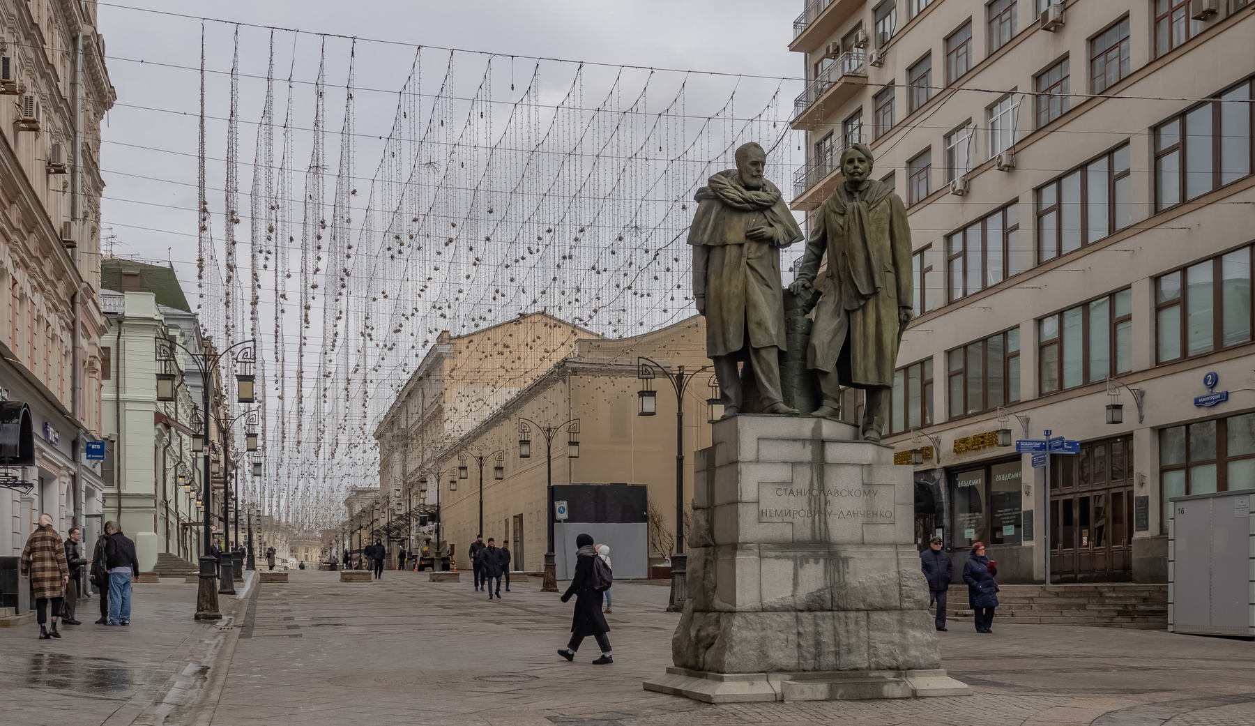 памятник К.С.Станиславскому и В.И.Немировичу-Данченко. Архитектура памятники