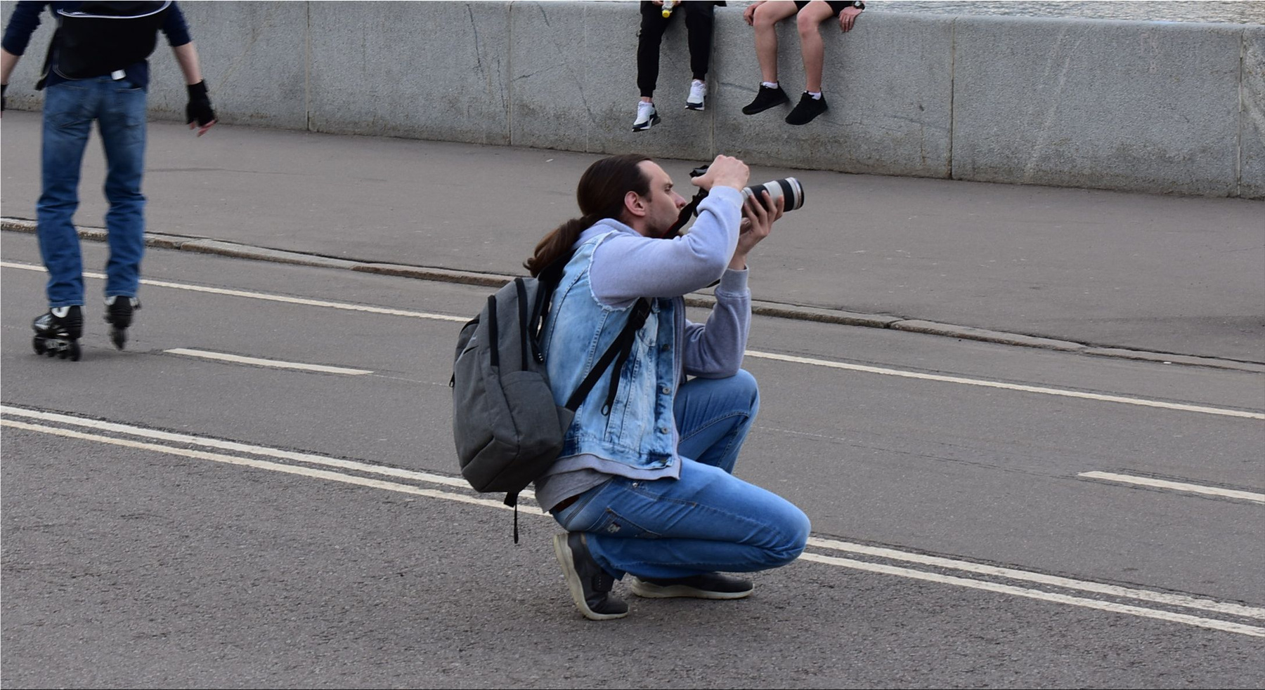 Фотограф фотограф снимает человек фотографирует
