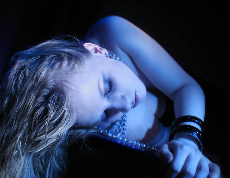 My Lady Blue (i'm searching for sth) девушка в голубых тонах, реснички, бусы