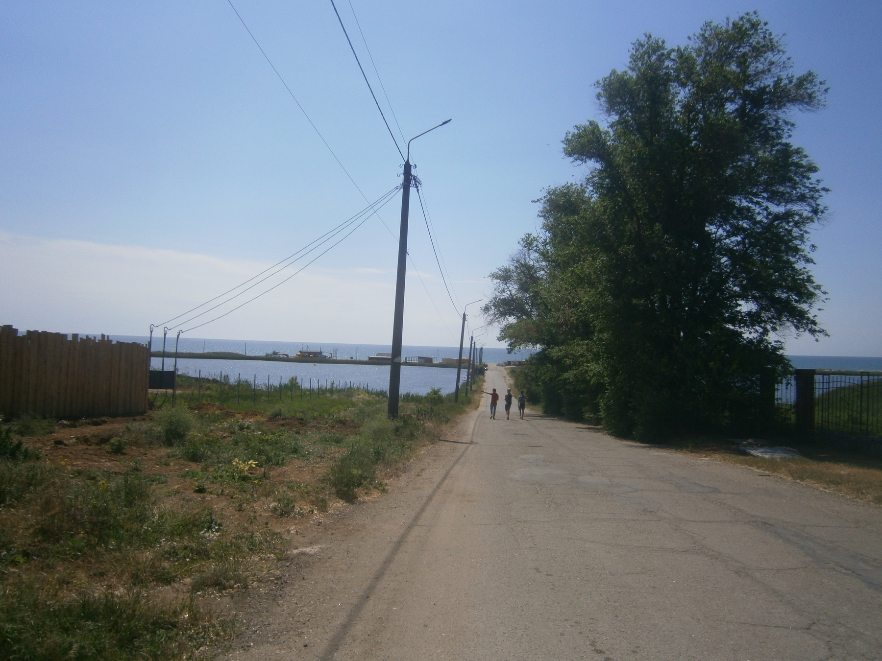 Спуск к Азовскому морю в Приморске. Украина. Приморск