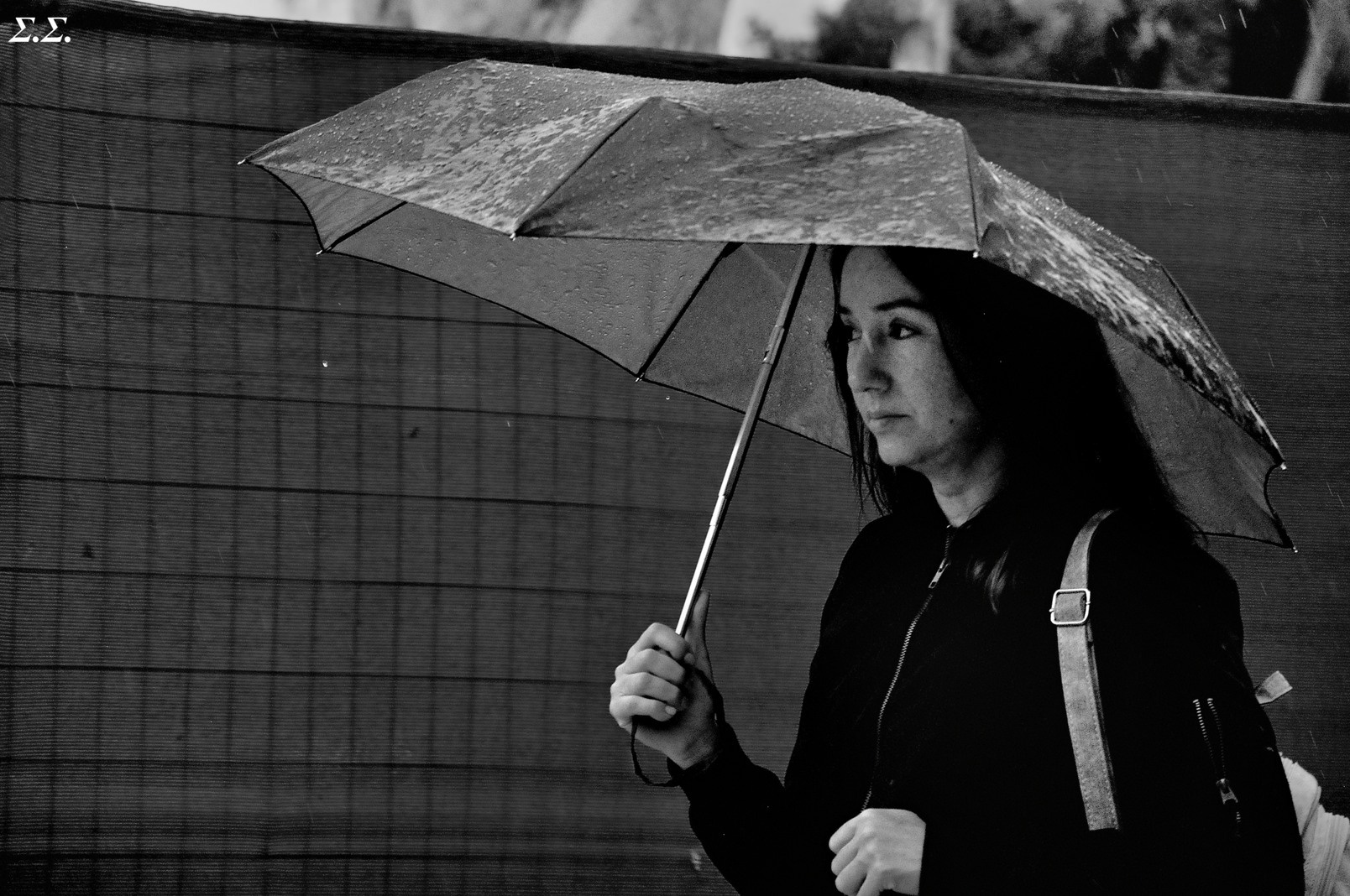 UNDER THE RAIN 