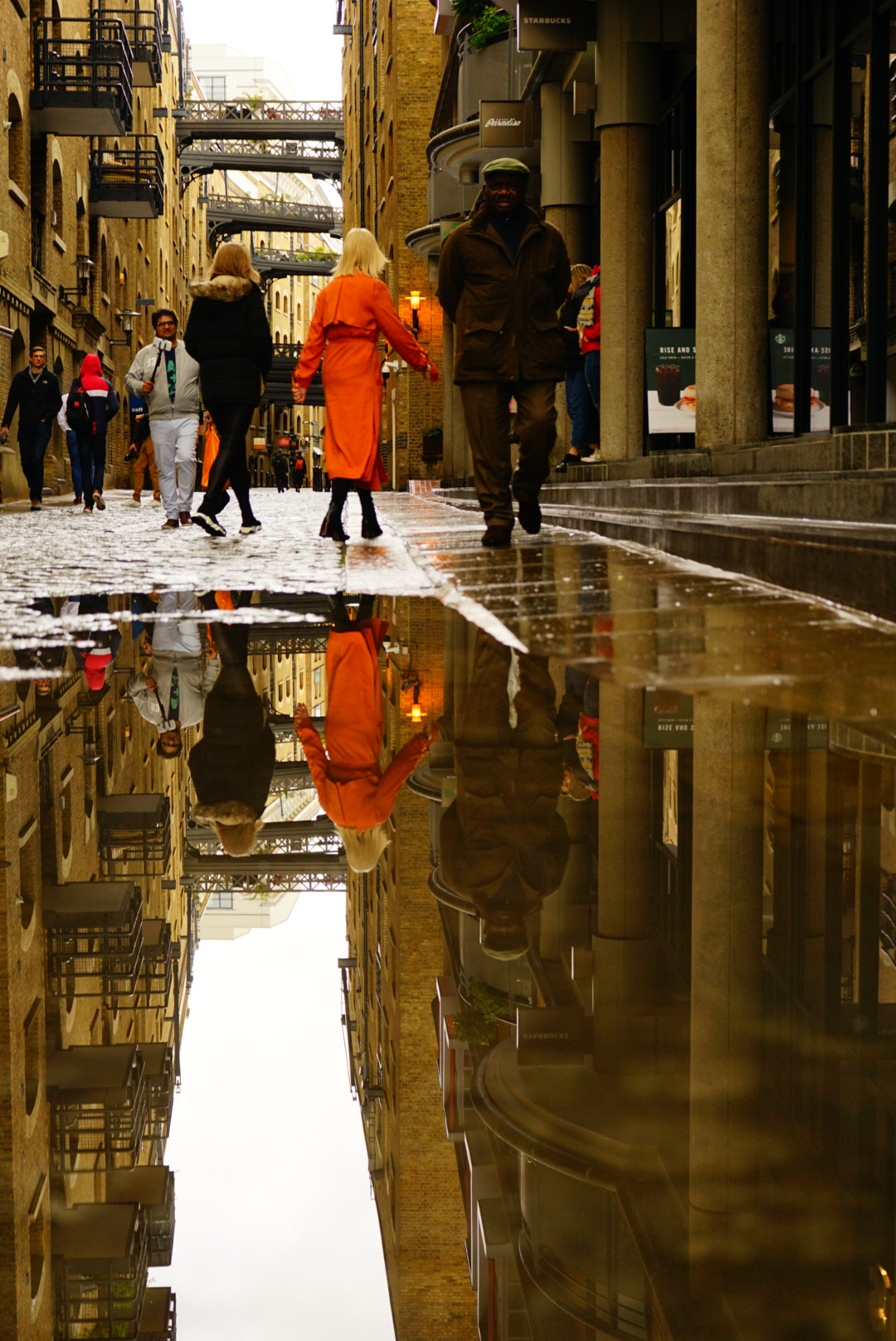 Walking Londoners London walk mirror