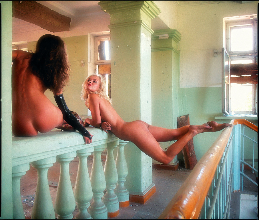 Lovely Feet & Buttocks 