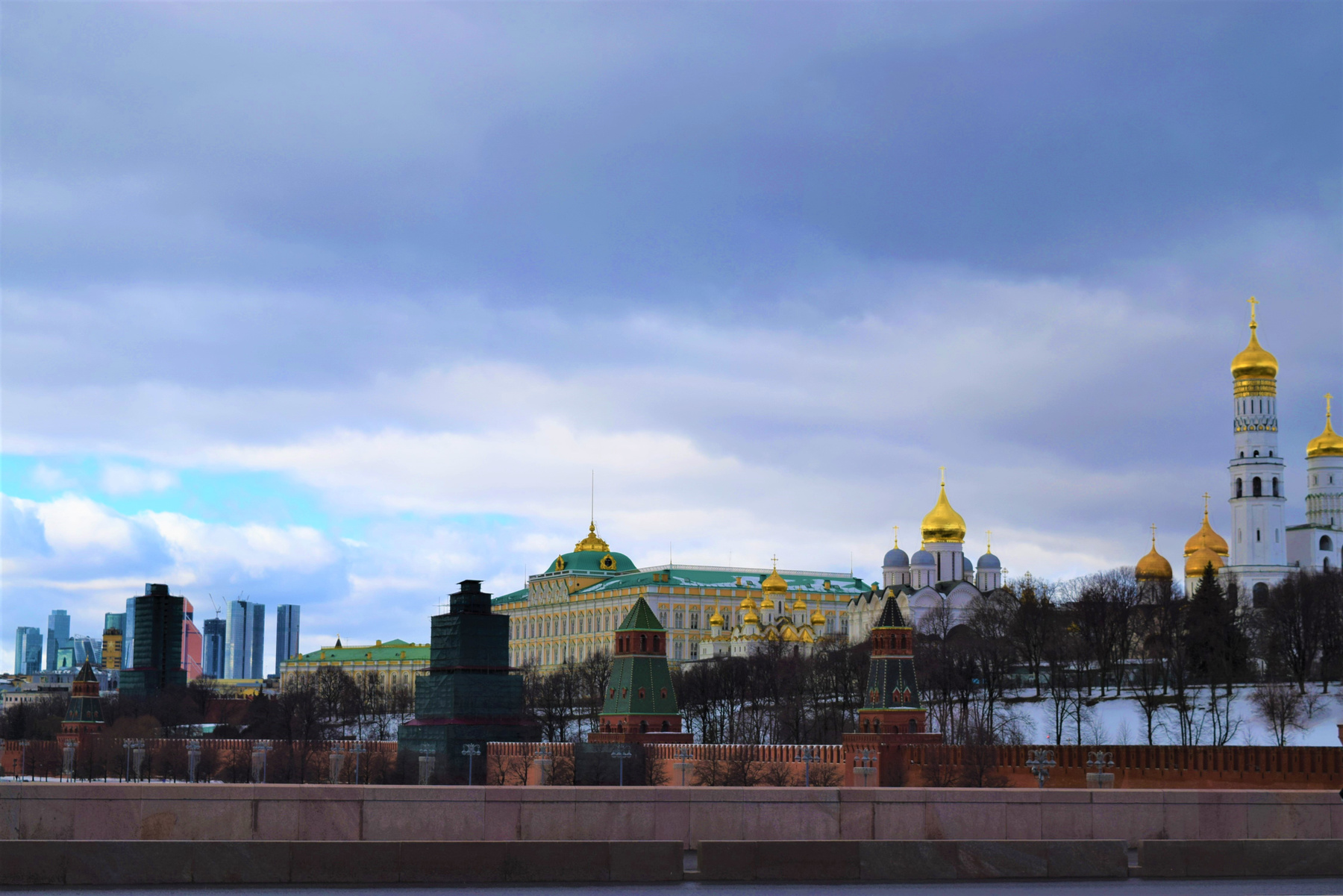 Тучи над городом встали... 