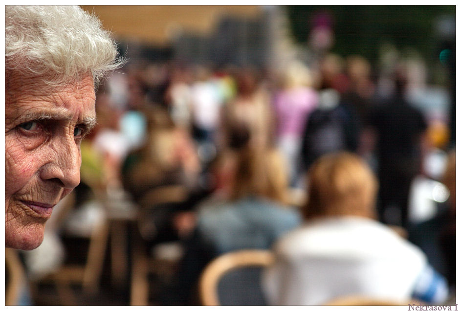one look old woman, city
