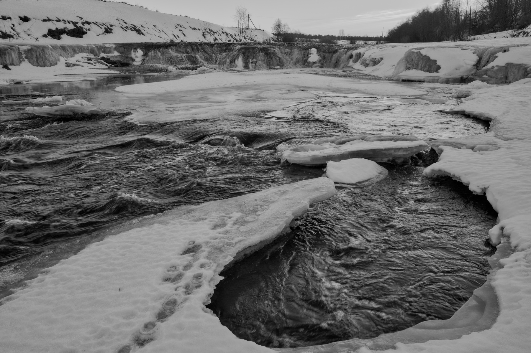 Тосненский водопад зимой 