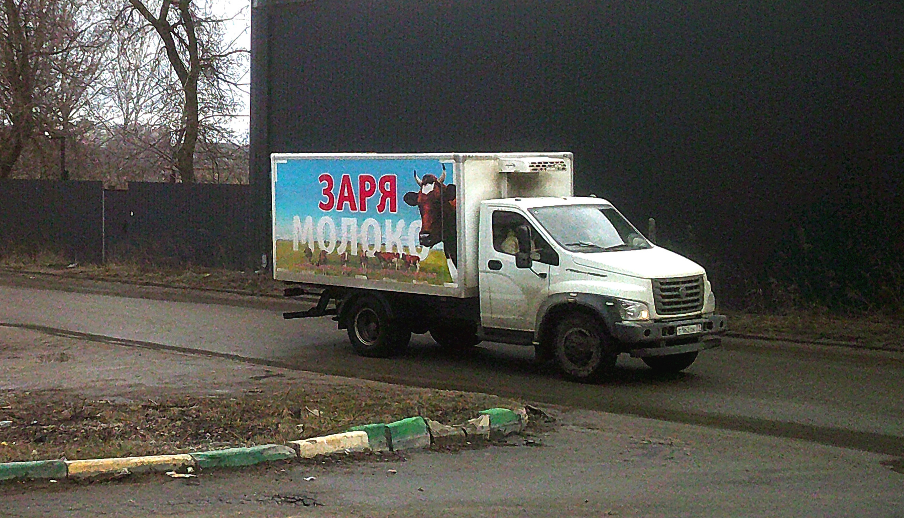 Молоковоз ГАЗон авто молоко улица город весна