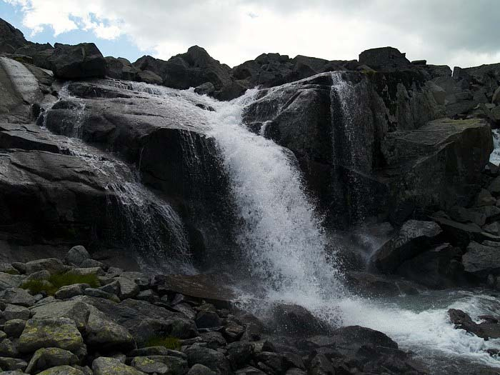 Водопад вода