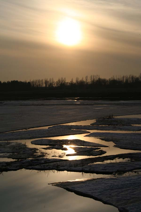 Закат Солнце, лед, вода