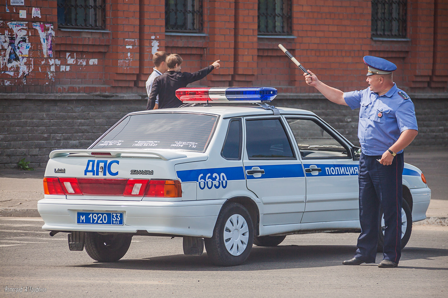 Из серии "Что бы это значило" Милиция Полиция ДПС Патруль Автомобиль Указатель Фото Алексей Трифонов