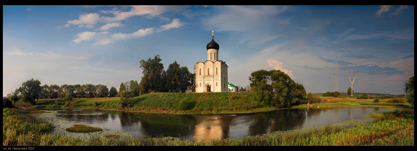 Храм Покрова на Нерли. Панорама с 12 купальщиками жаркое лето
