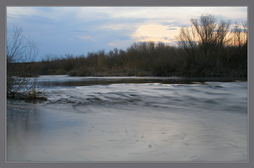 Рыбное место Рыба вода река вечер берег