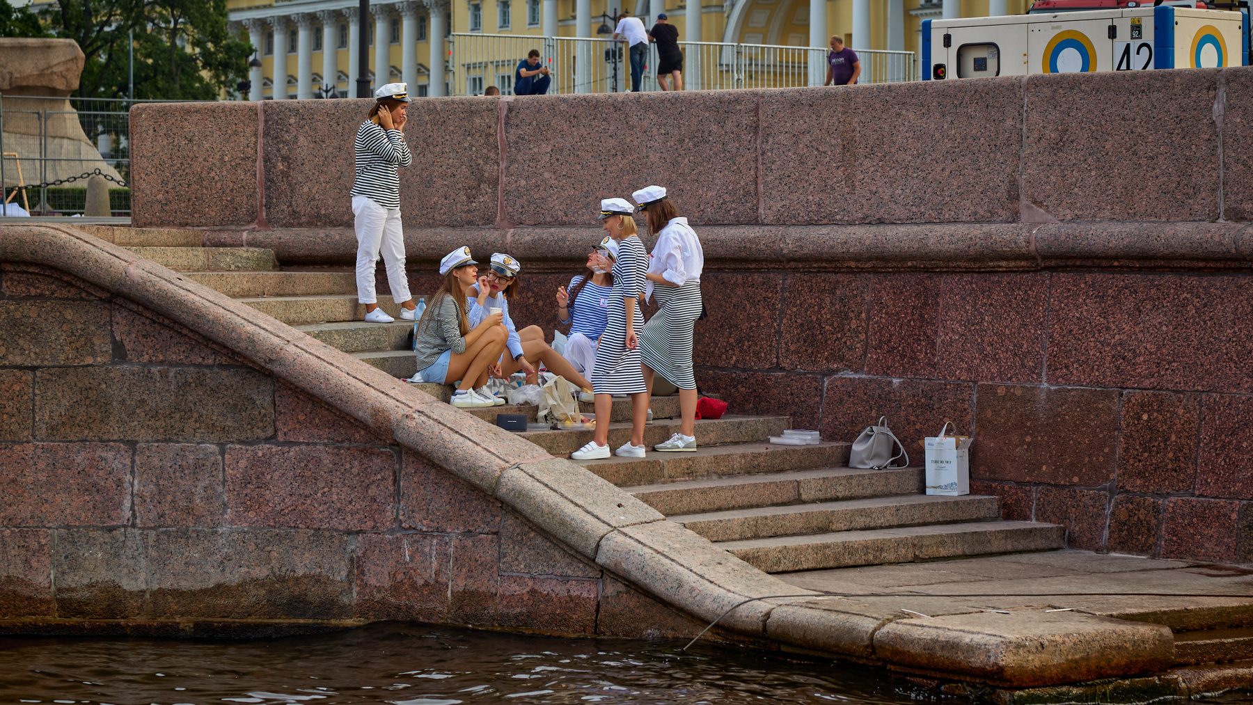 Девичьи посиделки... Санкт-Петербург Адмиралтейская набережная Нева Сенатская площадь