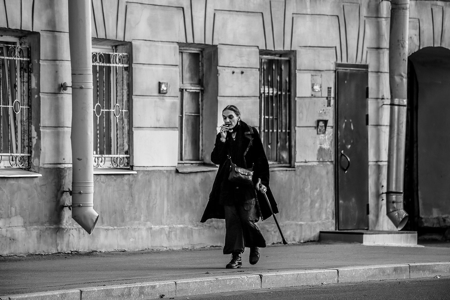 Персонаж. питер город двор санкт-петербург женщина