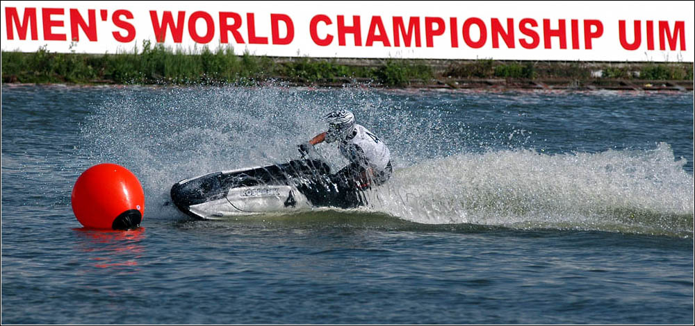 На волне аквабайк гребной канал волна катер вода река чемпионат москва