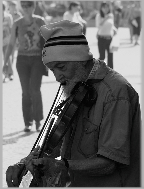 PRAGUE05.03 прага старик скрипка