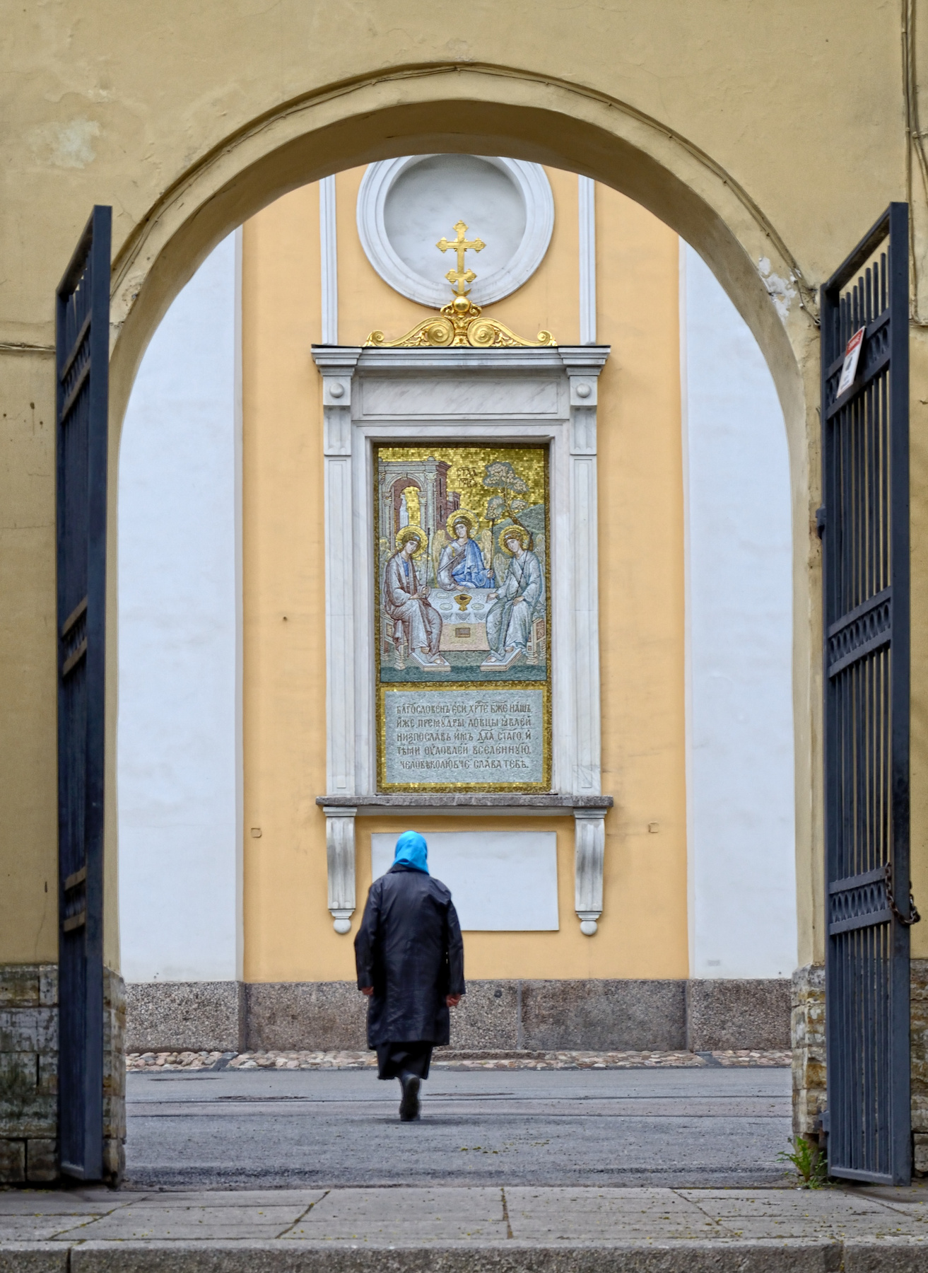 В Свято-Троицкой Александро-Невской лавре петербург архитектура лавра икона фреска старушка