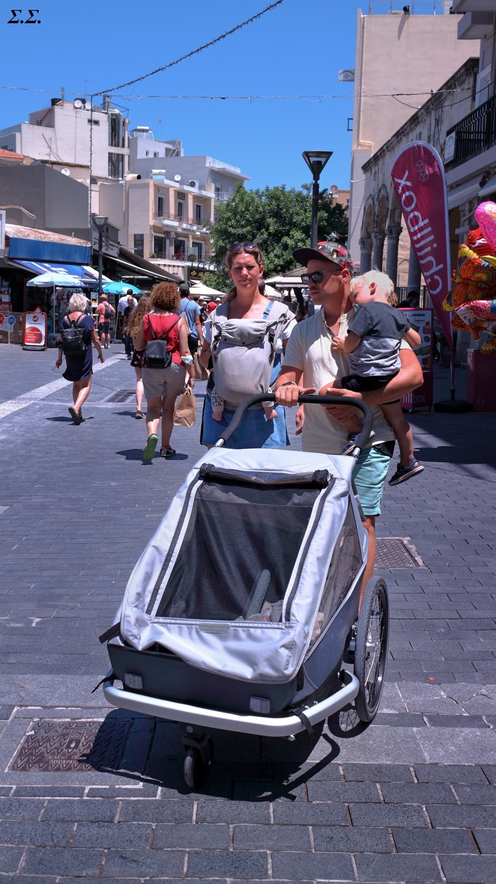 FAMILY WITH BIG KID KART 