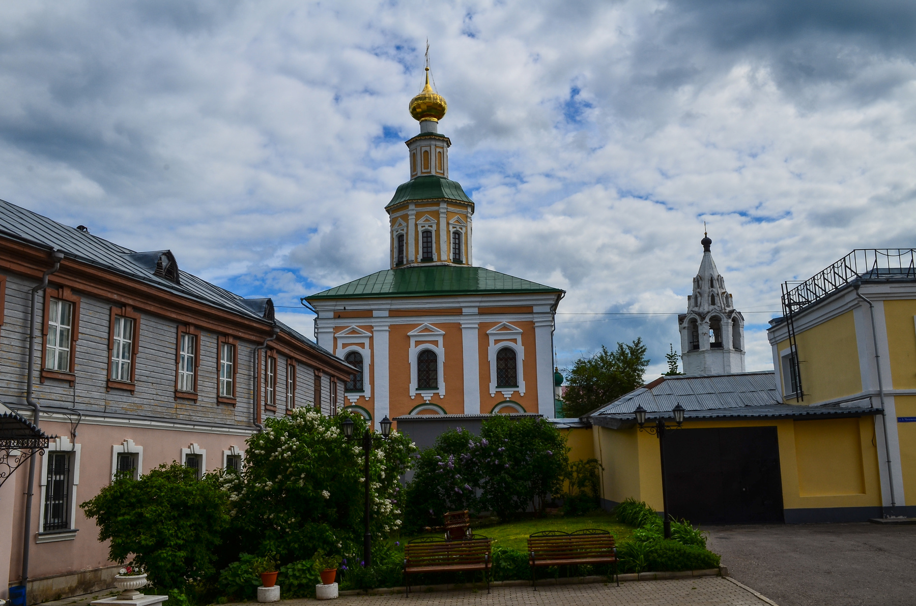 Храм Лето полдень храм