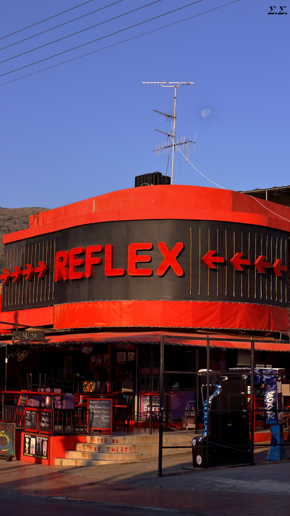 MOON OVER THE REFLEX 