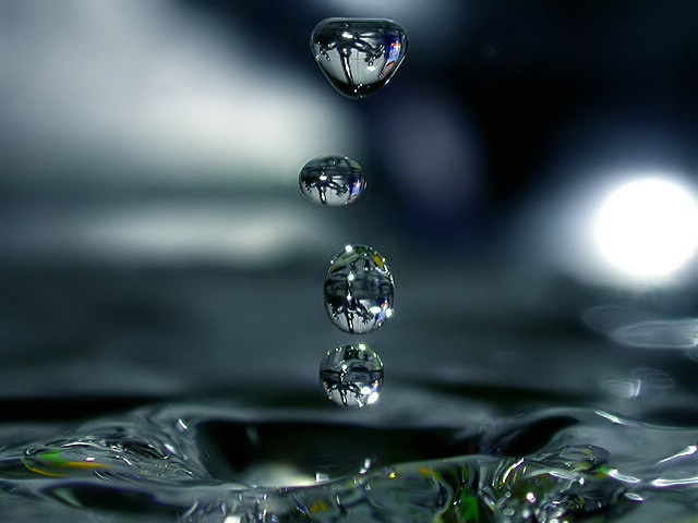 Линзы падали вода, капли