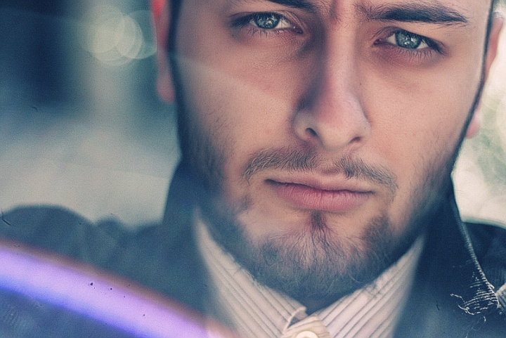 avto portret ><