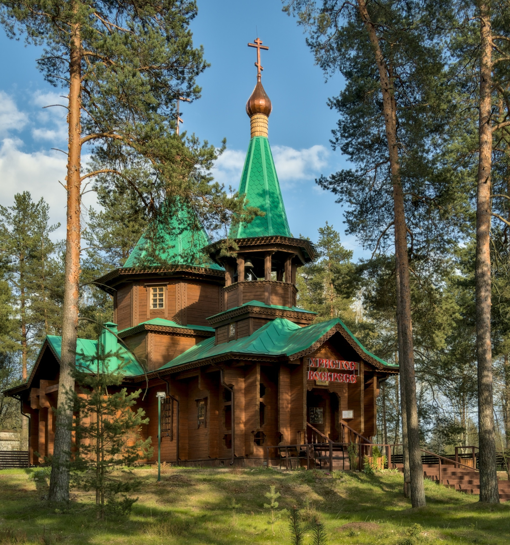 Петропавловская церковь в пос. Красная долина 