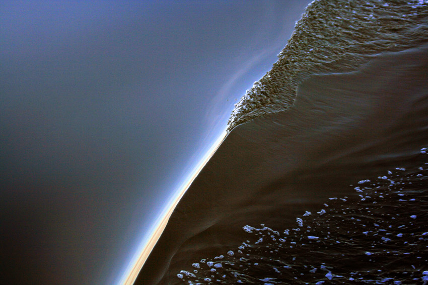 разрезая гладь вода, water