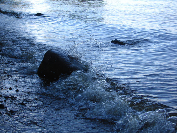 почти море река камень вода брызги