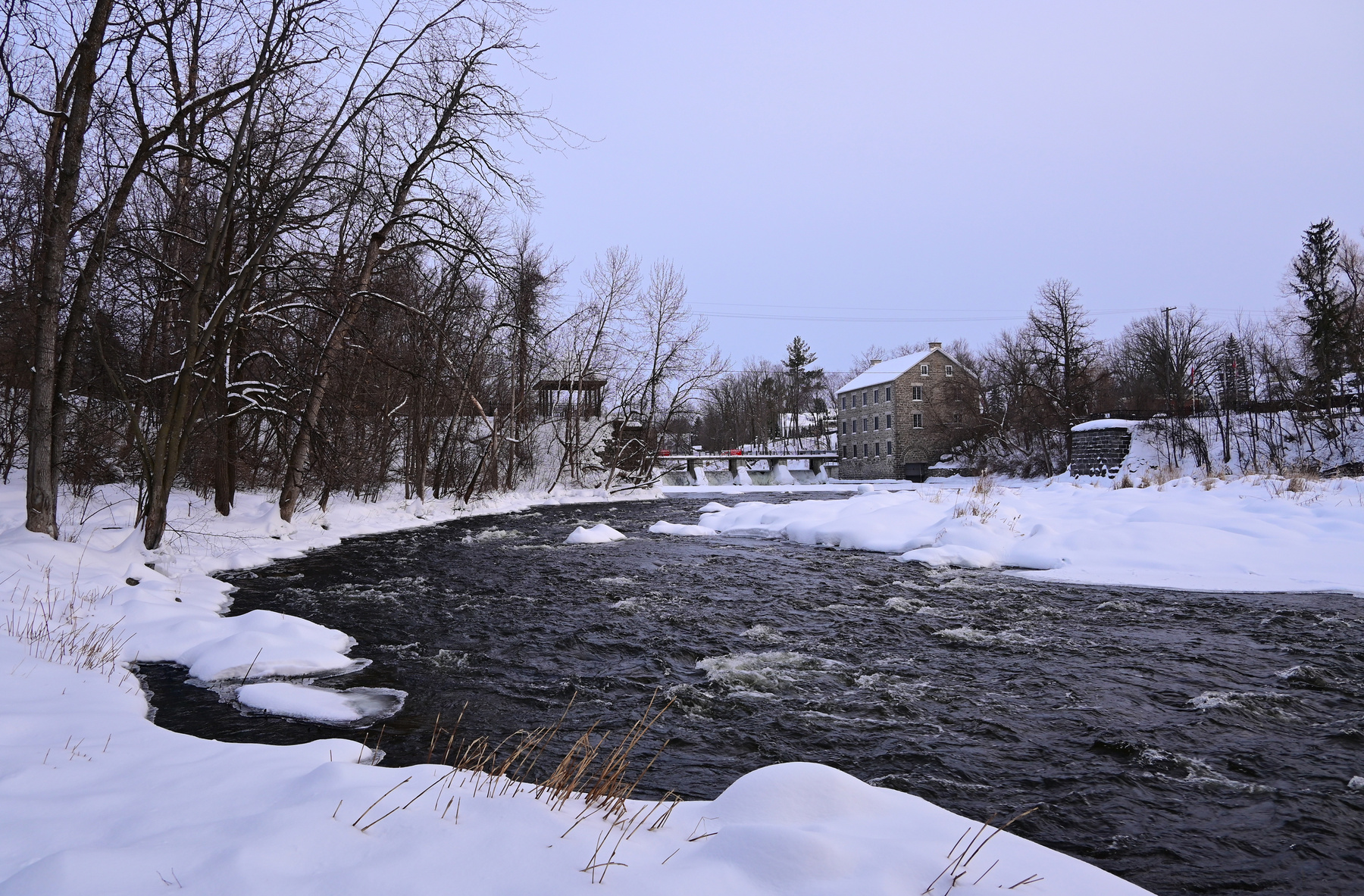 Зима под мельницей Ватсона Watson's Mill Manotick Ontario