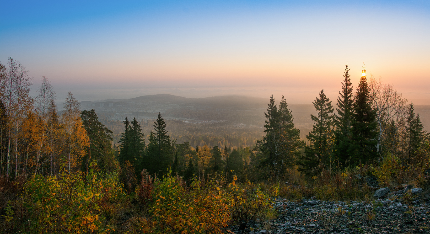 Кудесница осень рисует пейзажи 