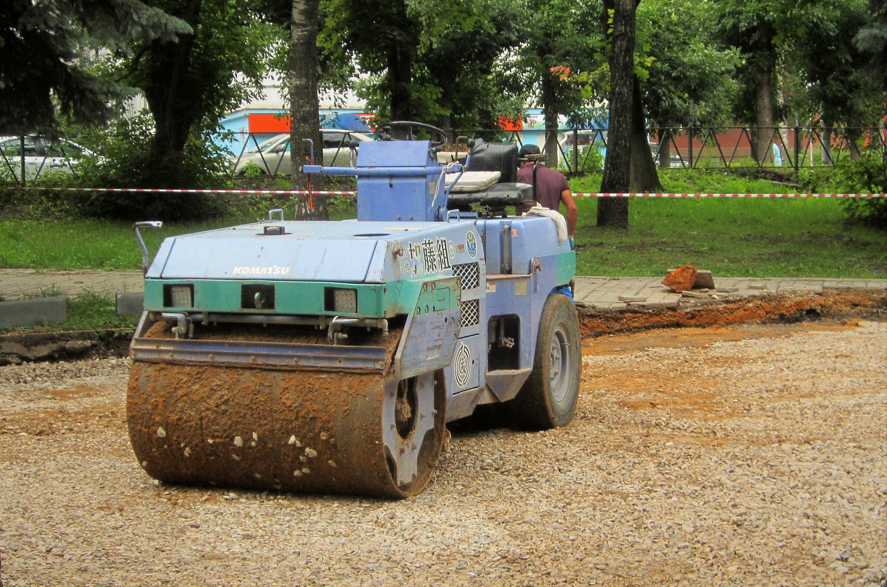 KOMATSU KOMATSU каток сквер город лето