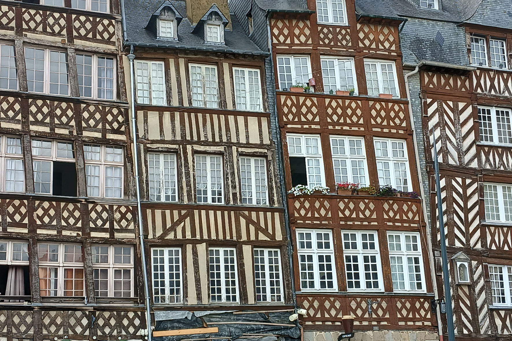 Завал! Ренн Rennes Бретань Bretagne дом завал вертикаль фахверк коломбаж