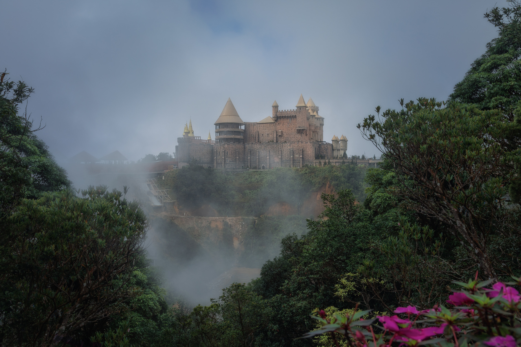 Парк развлечений Sun World Ba Na Hills Дананг парк_развлечений Sun_World_Ba_Na_Hills Вьетнам путешествие_по_вьетнаму