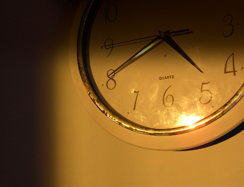 STOPTIME (shadow on the wall) Не знаю, что значит раздел  -фотосайт-  но уж болно не хотелось пихать в  -остальное-  а больше никуда вроде и не вписывалось. Снято на работе при совершенно естественном отключенном электричестве и не менее естественном солнце, падающем из окна на стену
