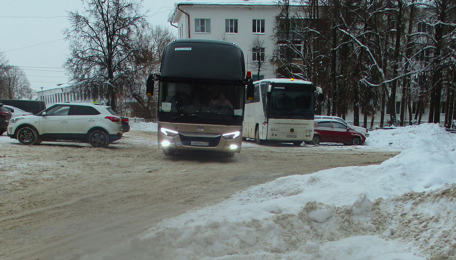 Заказные Автобус площадь зима