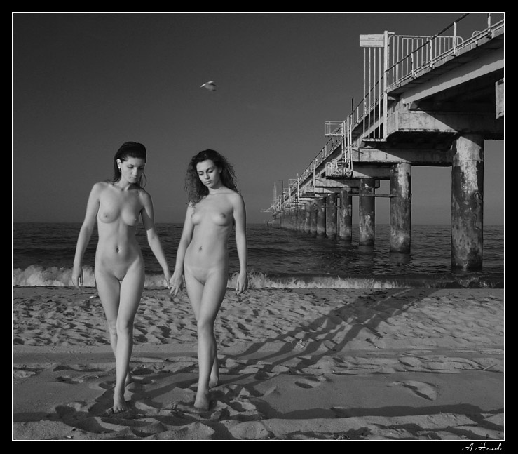 2 nudes