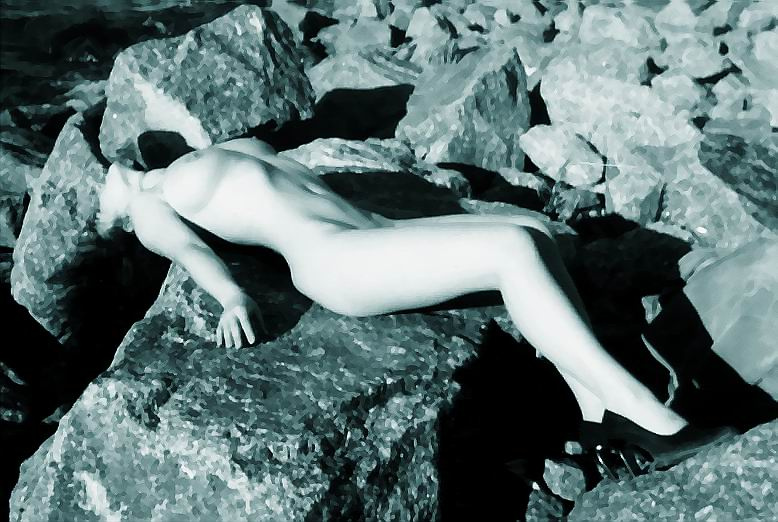 Kamni kamni, nude, devushka