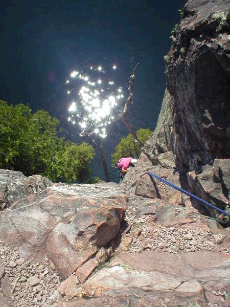 Меж землею и водою спорт скала