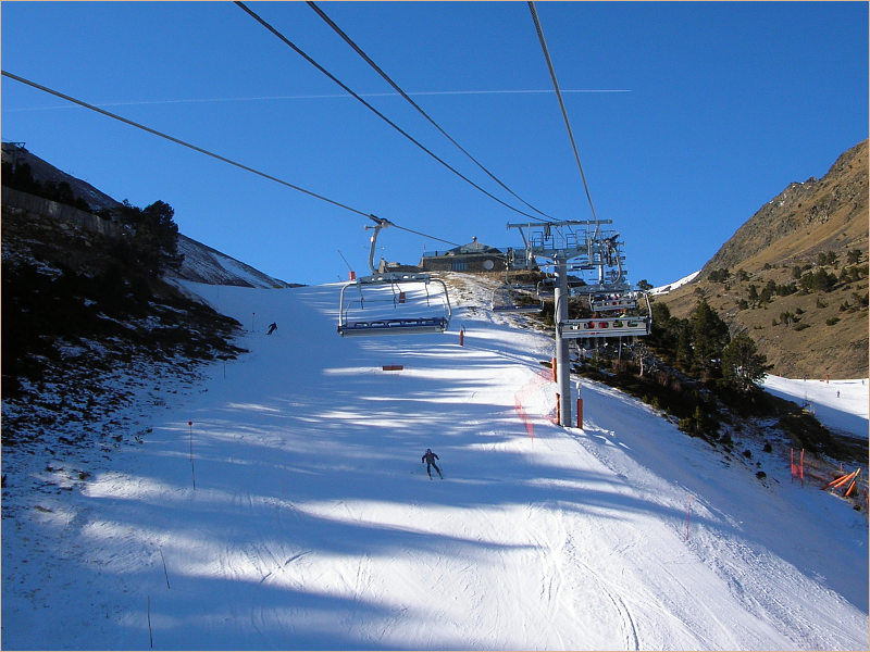 Солнце и снег Андорра горы снег солнце небо Andorra mountains snow sun blue sky