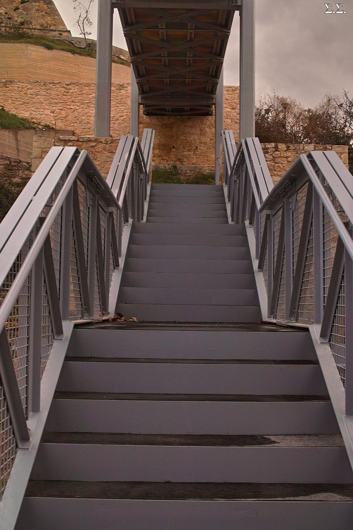 STEEL STAIRWAY 