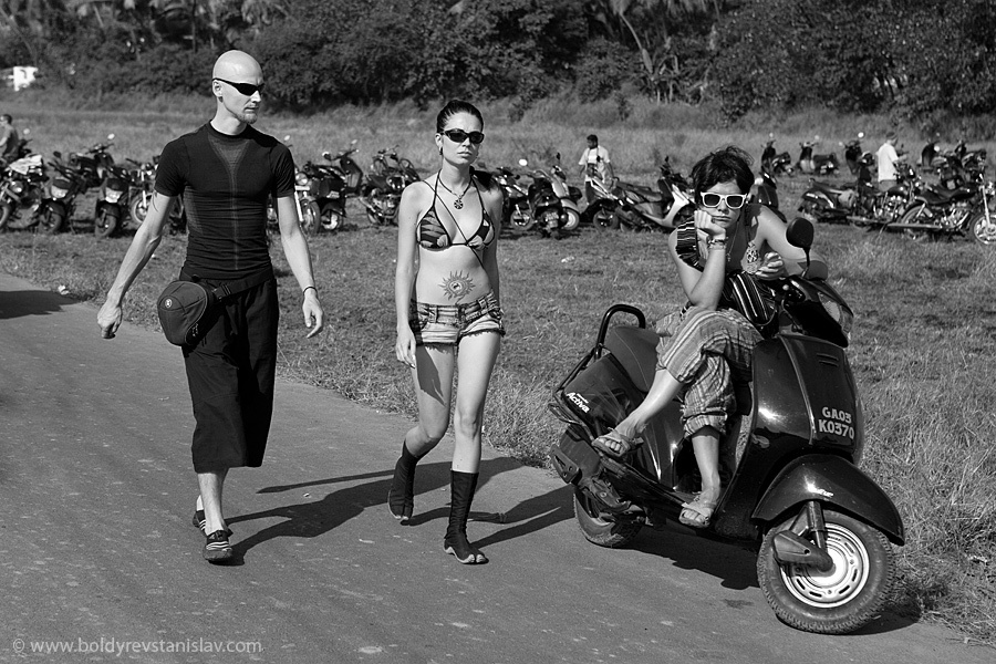 Тусовщики индия гоа анджуна фрики парковка india goa anjuna freaks flea market 