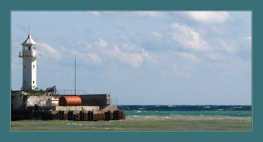 Три цвета моря море маяк