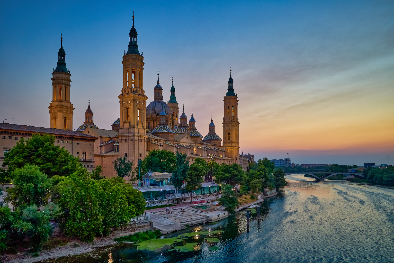 Сарагоса... Испания Сарагоса Нуэстра-Синьора-дель-Пилар Catedral-Basílica de Nuestra Señora del Pilar