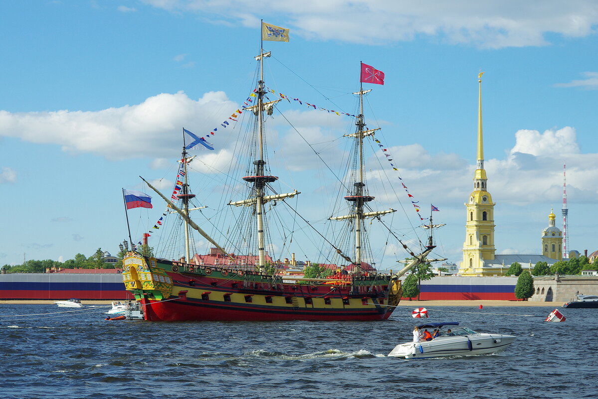 Воссозданный на исторической верфи первый российский линейный корабль XVI века "Полтава". Линейный корабль XVI века "Полтава"