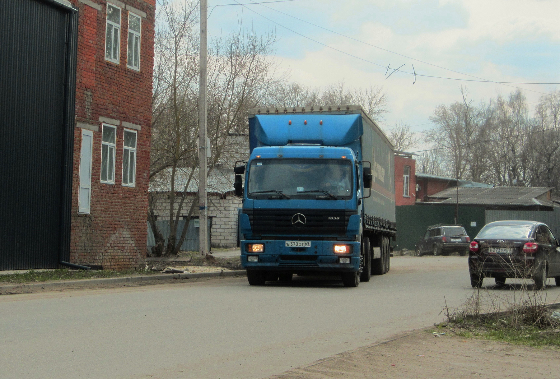 Мерседес Мерседес авто тягач улица город весна