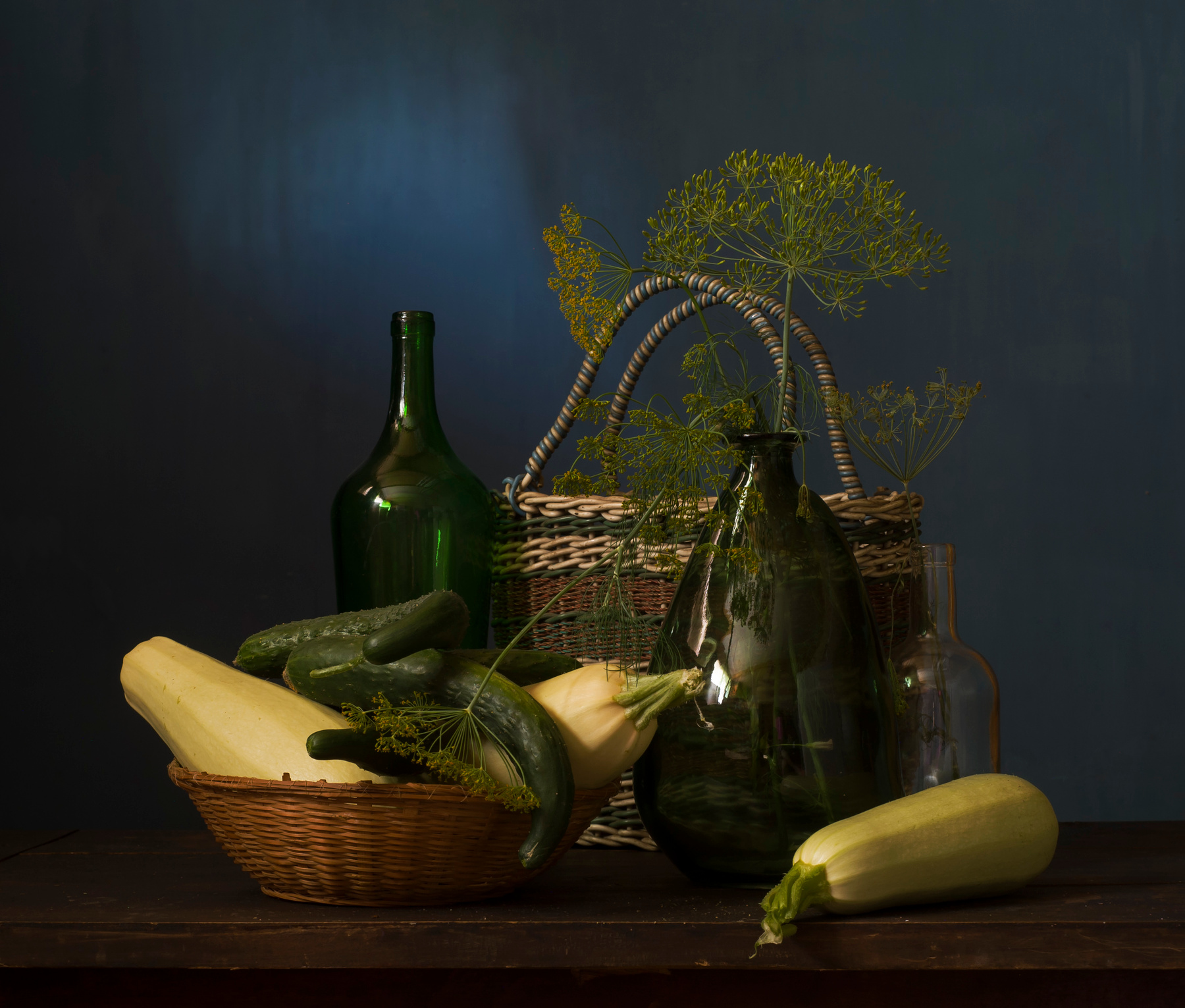 С кабачками и китайскими огурцами. 