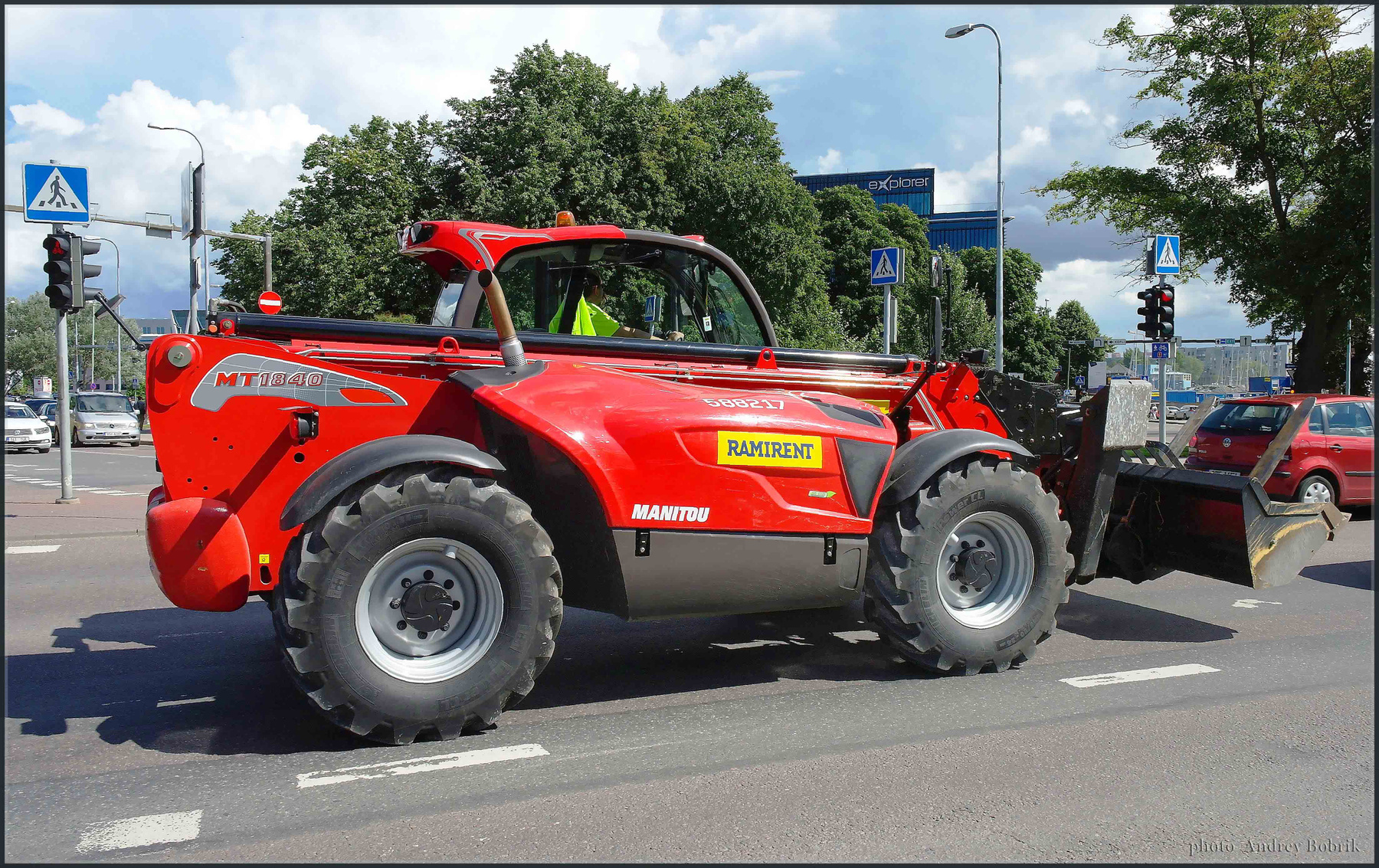 Универсальная строительная техника Эстония Таллин улица MANITOU MT 1840 Privilege погрузчик