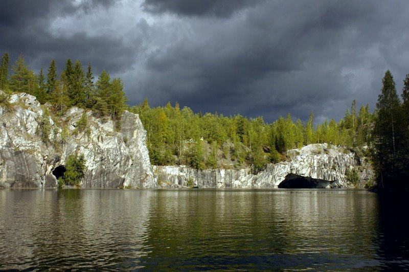 welcome to Karelia озеро горы тучи лес Карелия Мраморный карьер